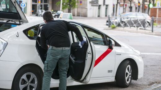 Los taxistas de Madrid tendrán que cuidar el aseo, llevar ropa que guarde uniformidad y podrá haber ofertas en precios
