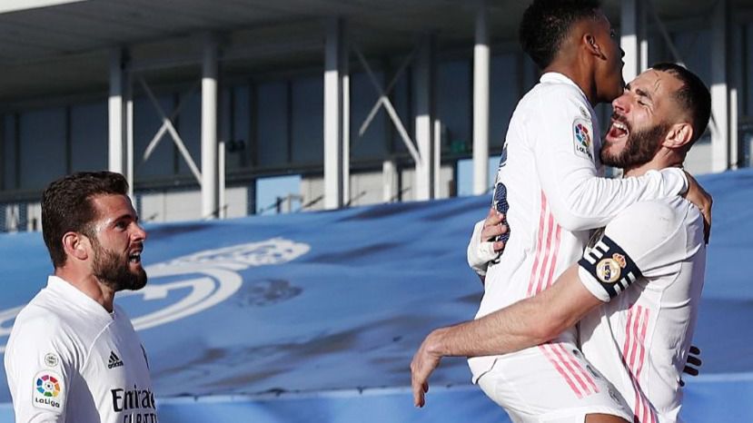 Benzema levanta a un Madrid que se despedía de la Liga ante el Elche (2-1)