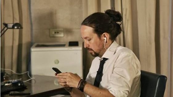 Pablo Iglesias con moño