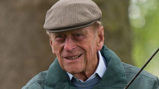 El duque de Edimburgo, marido de la Reina Isabel, ha estado 28 días ingresado en secreto en el hospital
