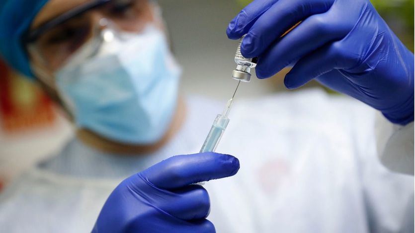 Más de 1,7 millones de personas en España ya han recibido las 2 dosis de la vacuna