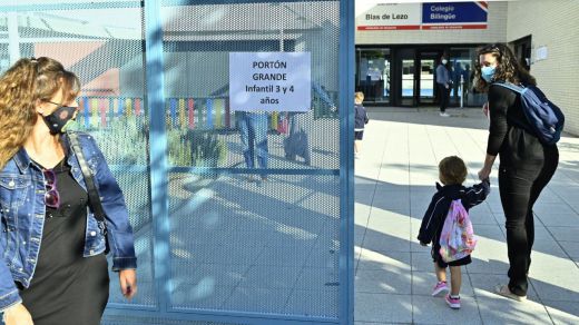 El calendario del curso escolar en Madrid podría alargarse aún más por las elecciones