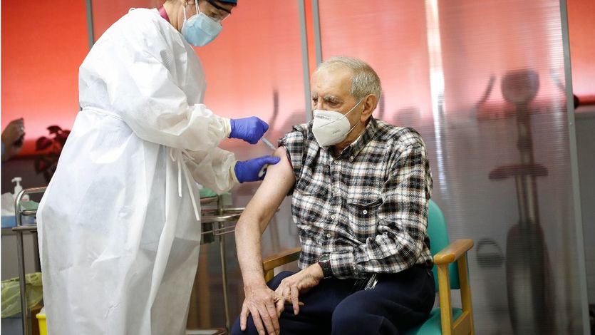 Más de 1,8 millones de personas en España ya tienen las 2 dosis de la vacuna