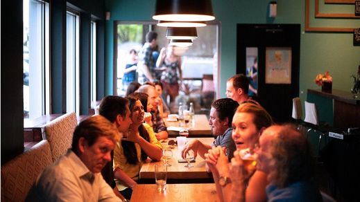 Sanidad plantea cerrar el interior de los bares y restaurantes en zonas con incidencia superior a 150