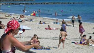 Canarias y Baleares no obligarán al uso de las mascarillas en la playa si hay distancia