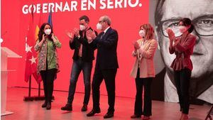 Sánchez arropa a Gabilondo en un acto de campaña y critica el 'Gobierno de Colón'