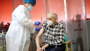 La vacunación en España ya se nota: se reduce la mortalidad entre los mayores de 80 años