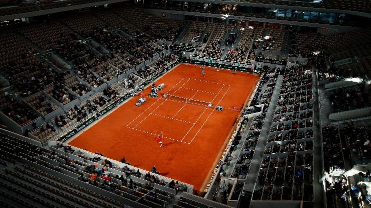 El mítico torneo Roland Garros de tenis se retrasa una semana para intentar celebrarse con público