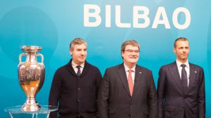 Gobierno vasco y Ayuntamiento de Bilbao confirman que la ciudad no será sede de la Eurocopa y acaban a tortas con la UEFA