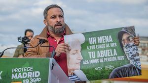 La Fiscalía madrileña pide la retirada del polémico cartel electoral de Vox contra los menas