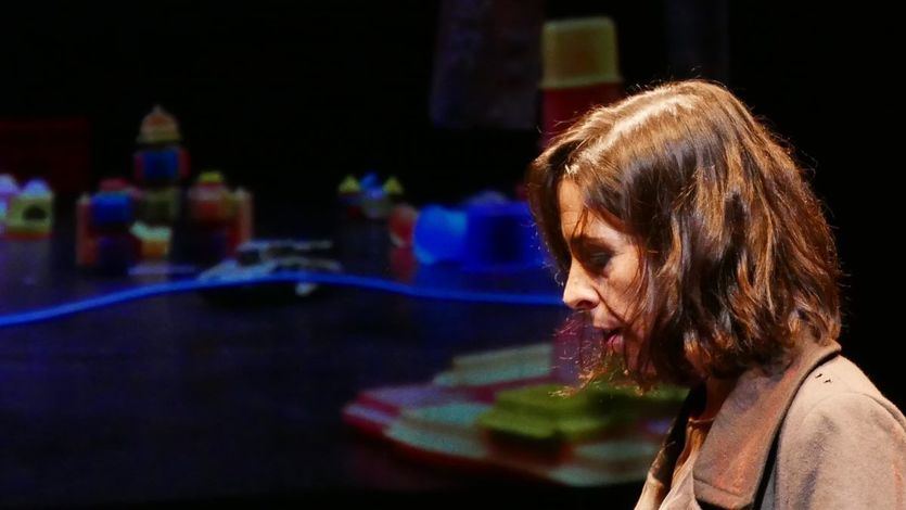 Crítica de la obra de teatro 'El fuego amigo': vivir para no olvidar