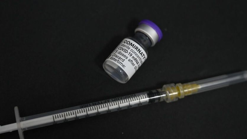 El 72% de los mayores de 60 años en España ya cuentan con al menos una dosis de la vacuna