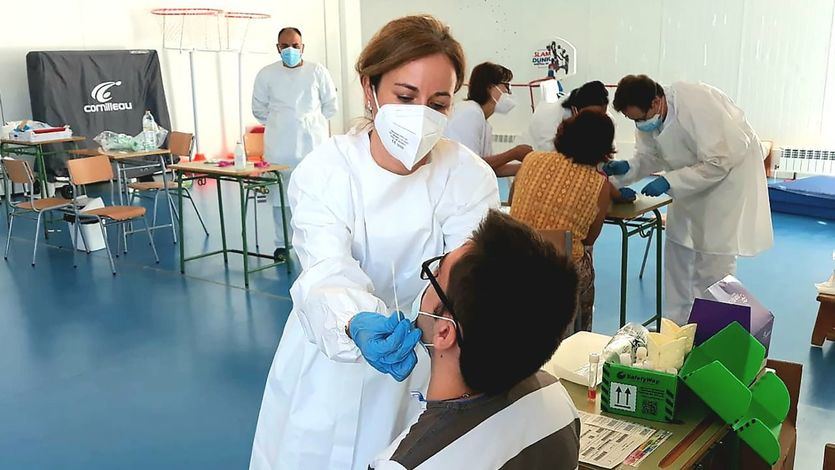 La incidencia baja casi 10 puntos desde el viernes y Sanidad suma 13.984 nuevos contagios y 103 fallecidos