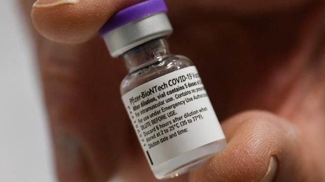 Inoculan por error 6 dosis de la vacuna de Pfizer contra el coronavirus a una joven italiana