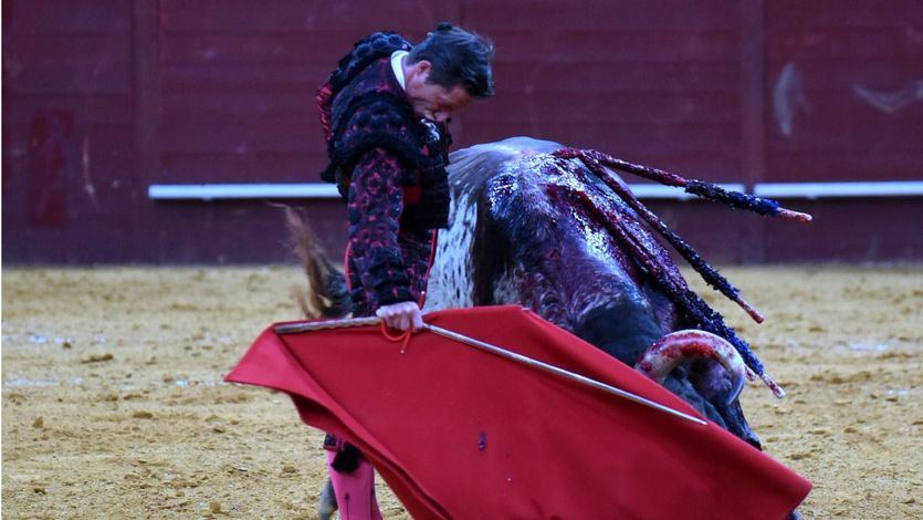 Urdiales en uno de los magníficos redondos frente a su segundo toro.