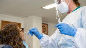 El coronavirus sigue bajando en España: 5.482 contagios y 17 muertes