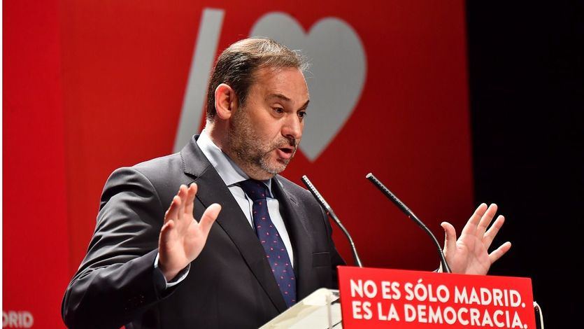 José Luis Ábalos en un mitin electoral
