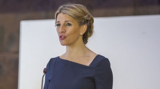 Yolanda Díaz promete acometer en breve a la subida del salario mínimo que estaba pendiente por la crisis
