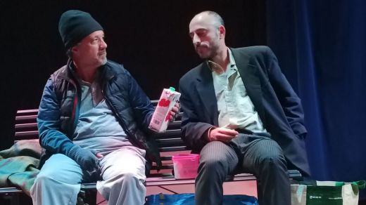 'En cajas de cartón', de la dura realidad y desprecio social generalizado a los indigentes, a las tablas del escenario en La Encina Teatro