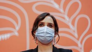 Ayuso renueva en Madrid a los más de 11.100 sanitarios extras que se contrataron por la pandemia