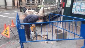 El Ayuntamiento de Alicante inicia la reparación de aceras, plazas y espacios