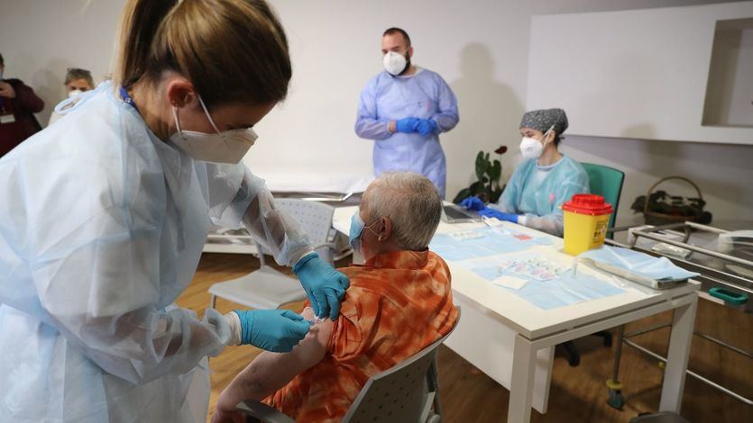 España sólo registra 24.491 casos de efectos adversos en las vacunas de la covid, el 0,093% del total