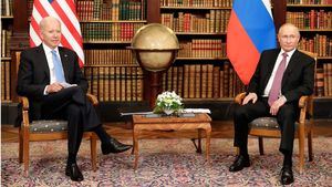 Biden y Putin inician el 'deshielo' en una "reunión muy constructiva" en la que han acordado el retorno de los embajadores