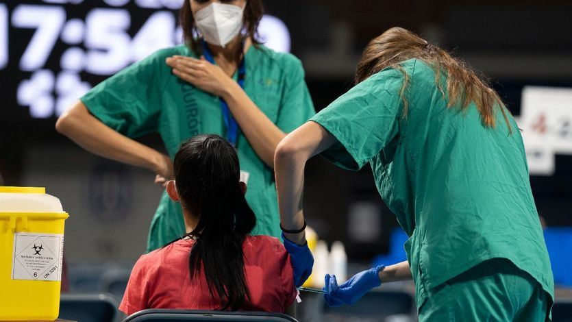 Arranca la semana de la vacunación masiva, con centros que atenderán 24 horas en Madrid y Canarias