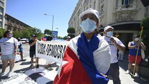Un manifestante muerto en Cuba y centenares de detenidos
