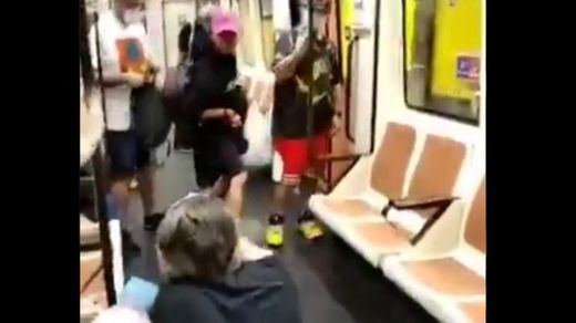 Fuerte agresión a un sanitario en el metro de Madrid por pedir a un pasajero que se ponga la mascarilla