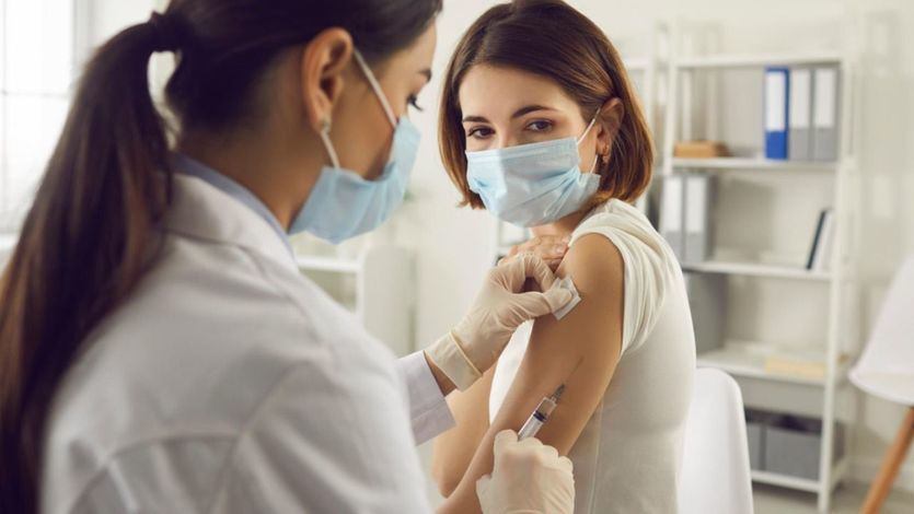 Más de 24,3 millones de personas ya tienen la pauta completa de la vacuna