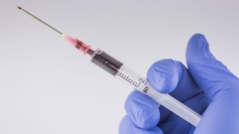 Podría llegar la quinta vacuna a la UE: el suero de la farmacéutica francesa Sanofi
