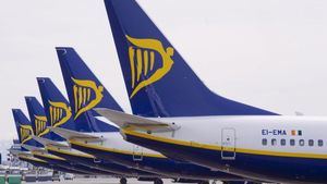 El Supremo anula la cláusula "abusiva" de Ryanair que permitía a la aerolínea llevar el equipaje en un vuelo distinto