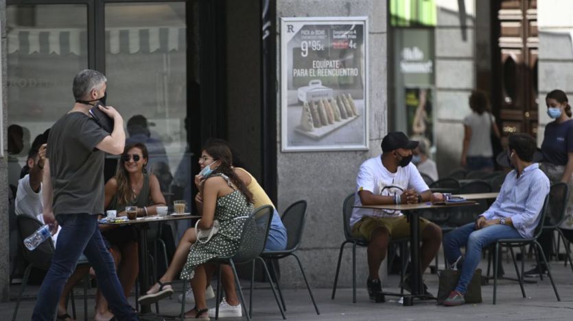 Galicia ya pide 'certificado covid' para entrar en locales de ocio y restauración; otras lo harán en breve