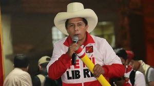 Castillo niega que vaya a hacer de Perú la nueva Venezuela o Cuba: no es "chavista" ni "comunista"