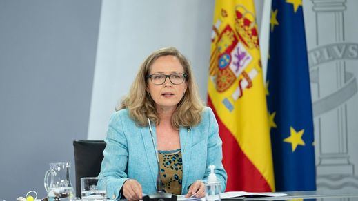 Calviño avisa a Podemos: sólo subirá el salario mínimo si 