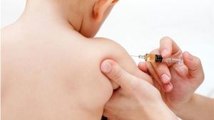 La AEP aboga por vacunar contra el coronavirus a los niños y adolescentes lo antes posible