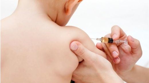 La AEP aboga por vacunar contra el coronavirus a los niños y adolescentes lo antes posible