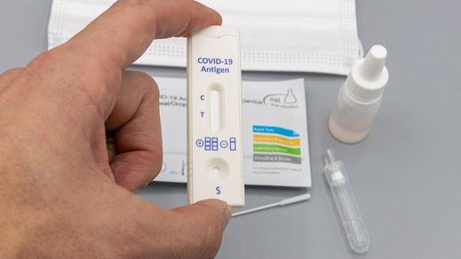 Los farmacéuticos advierten de la proliferación de la venta ilegal de test de antígenos