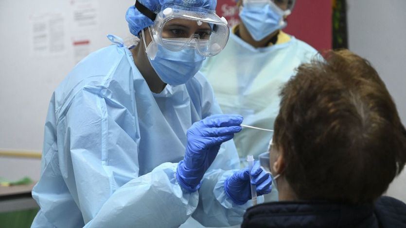 La semana finaliza con la incidencia en 462 puntos y 63 fallecidos en las últimas 24 horas