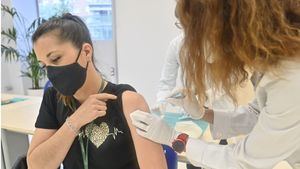 España supera los 61 millones de dosis administradas y roza los 30 millones de inmunizados