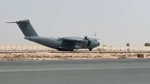El primer avión español ya vuela hacia Kabul: España sacará de Afganistán a más de 500 personas