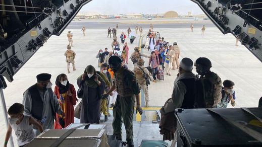 Los talibanes anuncian que habrá vuelos comerciales desde Kabul después del 31 de agosto