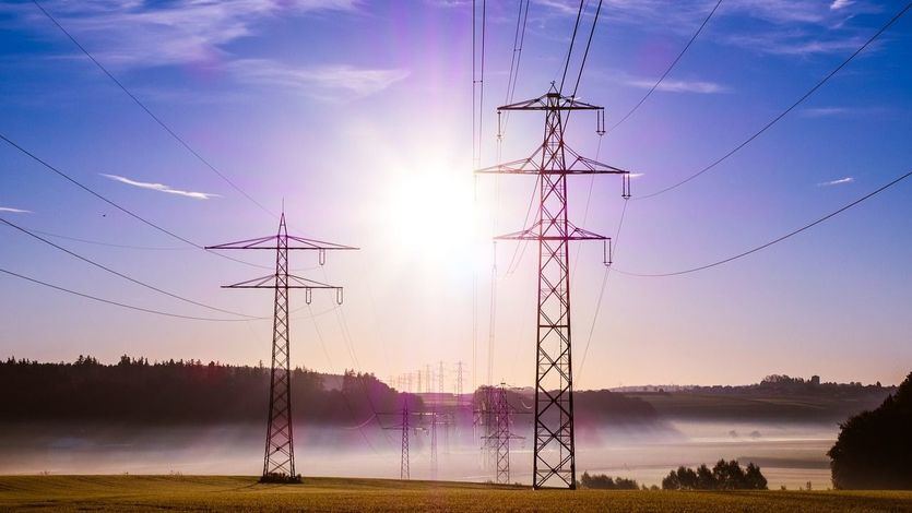 Competencia detecta que algunas eléctricas han incrementado el coste de la energía con las nuevas tarifas