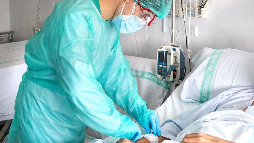 La incidencia baja de los 300 casos y Sanidad comunica 163 fallecidos