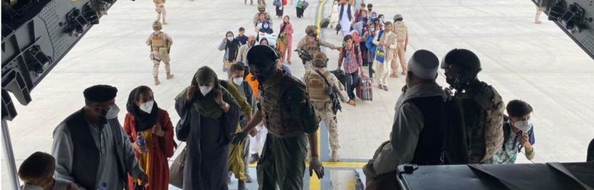 El doble atentado en el aeropuerto de Kabul deja ya un centenar muertos y 140 heridos