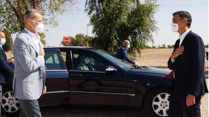 Sánchez y el Rey visitan la base de Torrejón tras la llegada de los últimos afganos evacuados