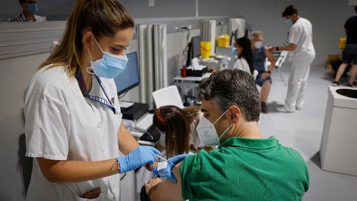 Cerca de 33 millones de españoles cuentan con la pauta de vacunación completa