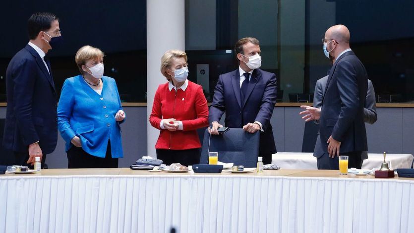 Mark Rutte, primer Ministro holandés; Angela Merkel, canciller federal alemana; Ursula Von Der Leyen, presidenta de la Comisión Europea; Emmanuel Macron, presidente de Francia; Charles Michel, presidente del Consejo Europeo.