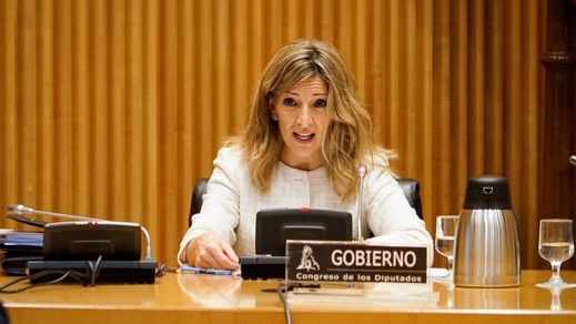 Trabajo insiste subir el salario mínimo y avisa a la patronal de que si se opone 